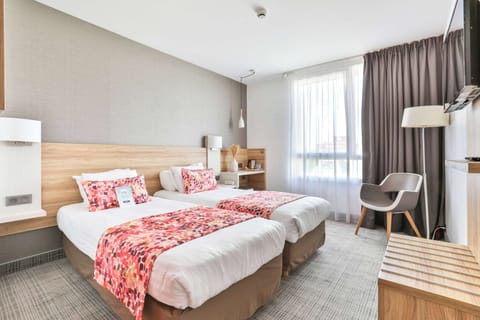 In-room safe, desk, soundproofing, free WiFi