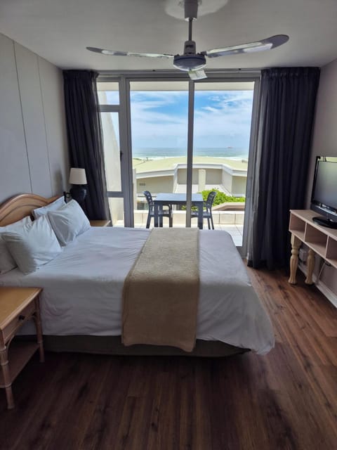 Standard Studio, 1 Queen Bed | In-room safe, individually decorated, individually furnished, desk