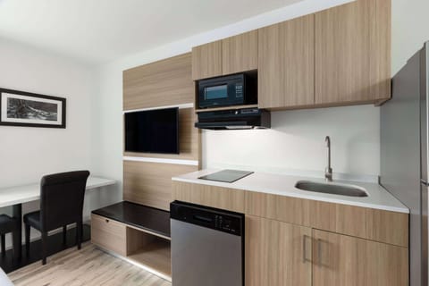 Premium bedding, in-room safe, desk, iron/ironing board