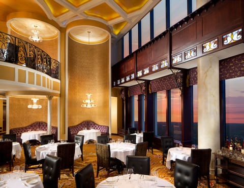 20 restaurants; breakfast, lunch, dinner, and brunch served