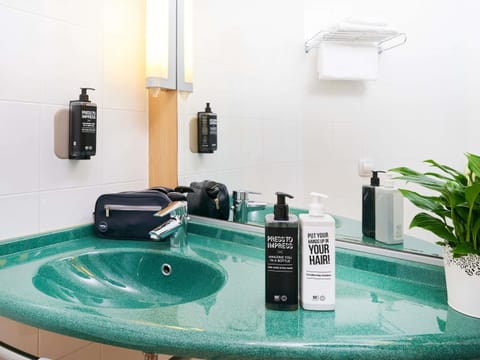 Standard Double Room, 1 Double Bed | Bathroom | Shower, eco-friendly toiletries, hair dryer, bidet