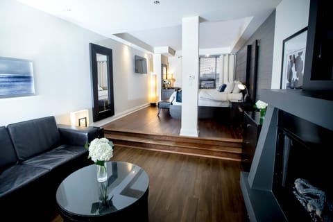 Deluxe Room, 1 King Bed, Steam Shower | Premium bedding, in-room safe, individually decorated