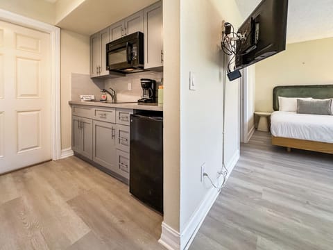 Studio Suite, 2 Queen Beds | Private kitchen | Fridge, microwave, stovetop, coffee/tea maker