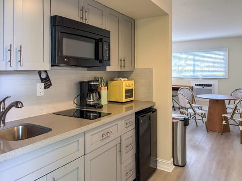 Studio Suite, 2 Queen Beds | Private kitchen | Fridge, microwave, stovetop, coffee/tea maker