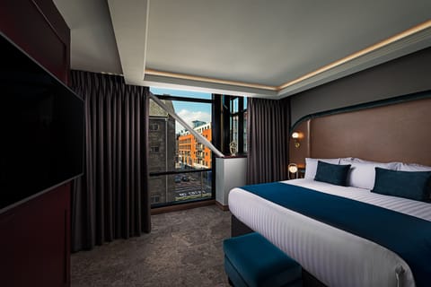 Executive Room, Club Lounge Access EK | Hypo-allergenic bedding, in-room safe, desk, blackout drapes