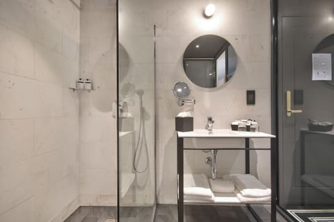 Superior Double or Twin Room, Terrace (Double or Twin) | Bathroom | Shower, free toiletries, hair dryer, slippers