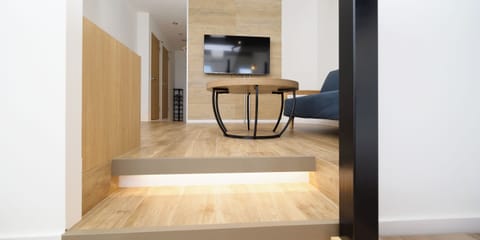 Deluxe Triple Room, Non Smoking | Blackout drapes, WiFi (free), bed sheets