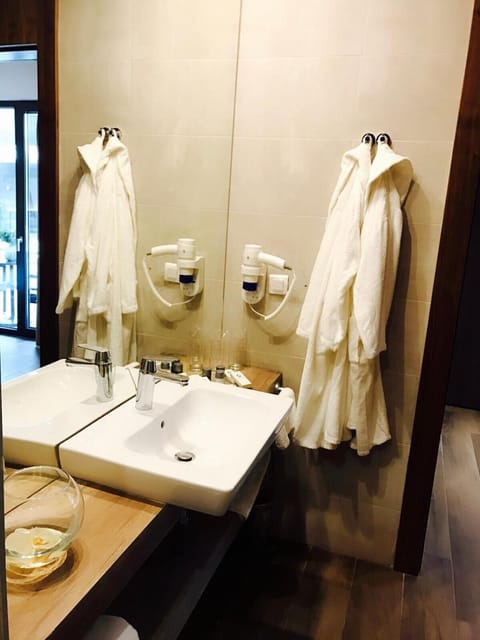 Shower, free toiletries, hair dryer, slippers