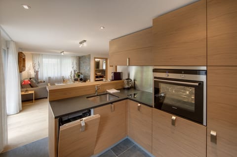 Stelle 4 - One-Bedroom Apartment (1st floor) | Private kitchen | Full-size fridge, oven, stovetop, dishwasher