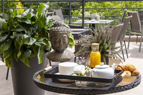 Free daily continental breakfast