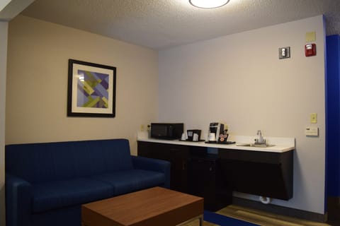 Suite, 1 King Bed with Sofa bed, Accessible (Mobility, Accessible Tub) | Living room | TV
