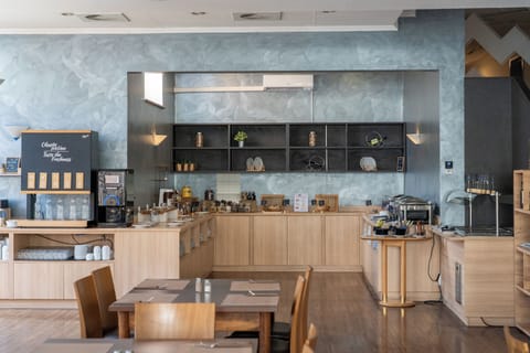 Free daily self-serve breakfast