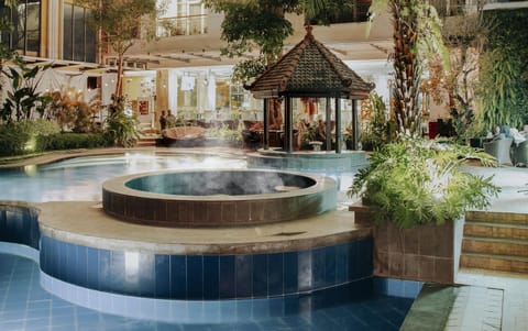 Outdoor pool, pool umbrellas, sun loungers