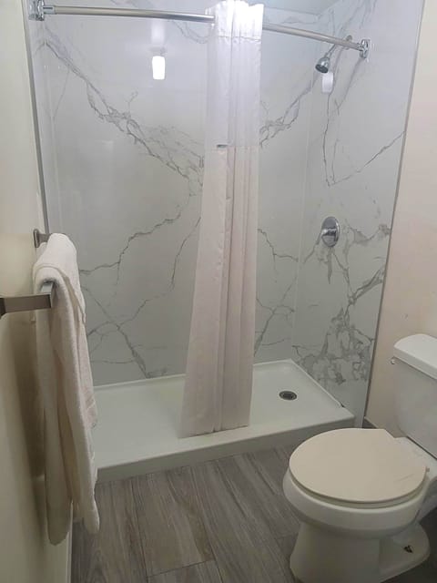 Superior Room, 2 Queen Beds | Bathroom | Free toiletries, hair dryer, towels