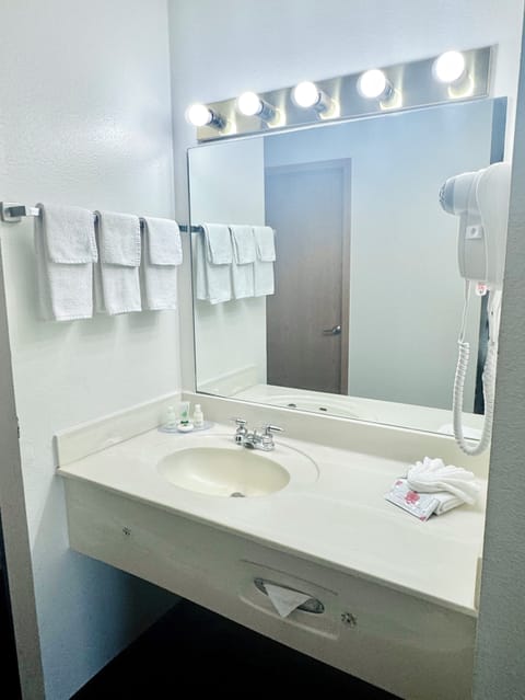 Standard Double Room, 2 Queen Beds | Bathroom sink