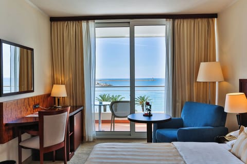 Premium bedding, minibar, in-room safe, desk