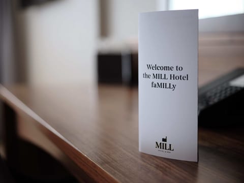 Business Double Room, 1 King Bed | Desk, iron/ironing board, free WiFi, bed sheets