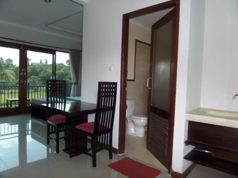 Deluxe Room | Minibar, in-room safe, blackout drapes, free WiFi