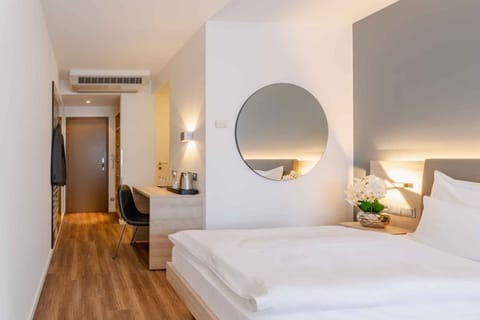 Classic Single Room | Desk, blackout drapes, soundproofing, rollaway beds