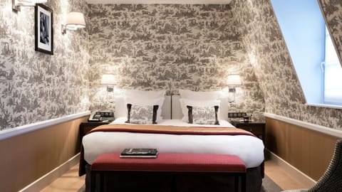 Sea Prestige Junior Suite | Premium bedding, minibar, in-room safe, individually decorated