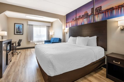 Room, 1 King Bed, Non Smoking (Upgrade) | Premium bedding, pillowtop beds, desk, iron/ironing board