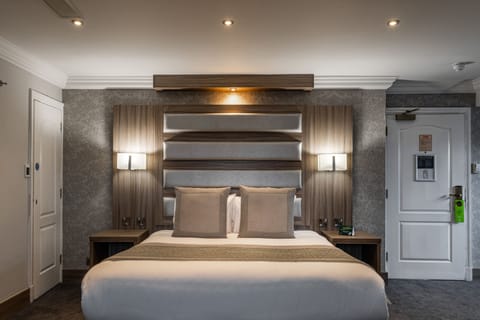 Suite, 1 Bedroom | Desk, iron/ironing board, rollaway beds, free WiFi