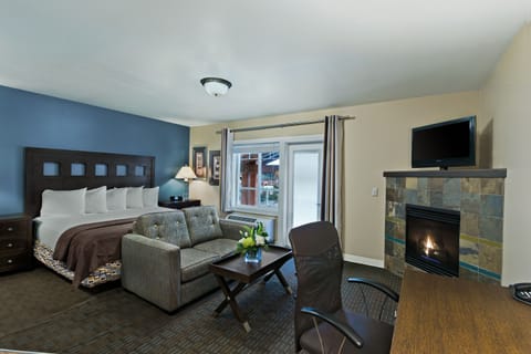 Extended Stay King Suite | Premium bedding, desk, iron/ironing board, free cribs/infant beds