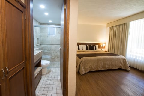 Standard Room | Premium bedding, in-room safe, iron/ironing board, free WiFi