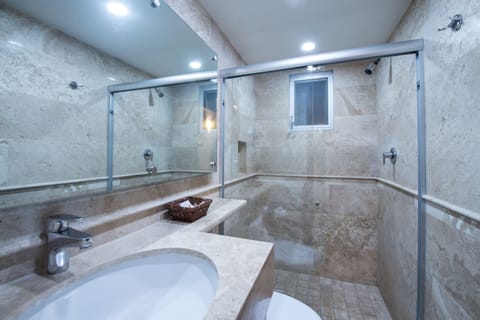 Standard Room | Premium bedding, in-room safe, iron/ironing board, free WiFi