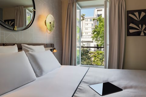 Privilege, Room, 1 Double Bed | Premium bedding, in-room safe, blackout drapes, soundproofing