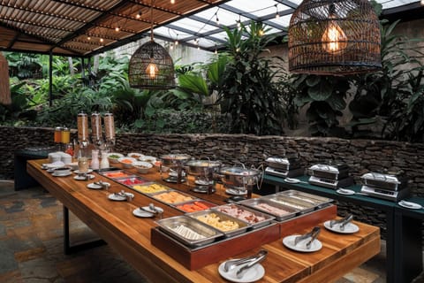 Free daily buffet breakfast