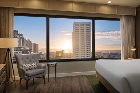 Standard Room, 1 King Bed, Non Smoking, Bay View | Premium bedding, pillowtop beds, in-room safe, desk