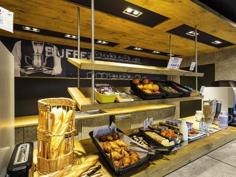Buffet breakfast for a fee on weekends