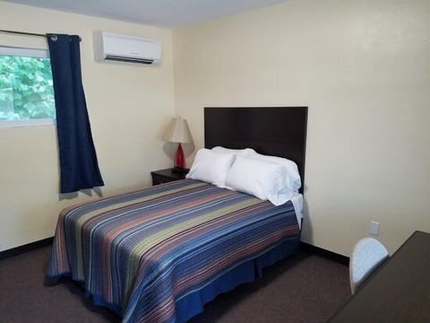 Basic Double Room, Ensuite (Single Full XL Bed) | 1 bedroom, WiFi