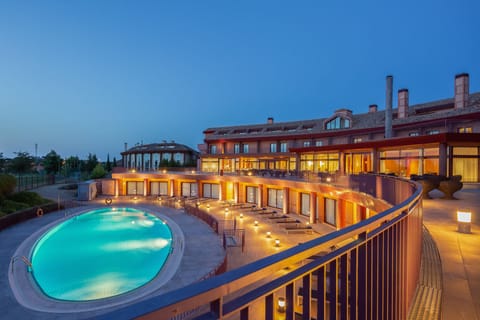 Seasonal outdoor pool