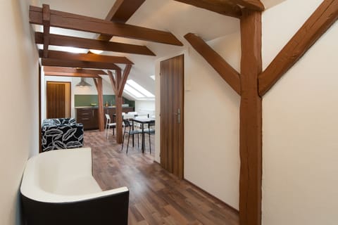 Comfort Apartment, 3 Bedrooms | Desk, soundproofing, WiFi (free), bed sheets