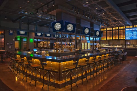 7 restaurants, breakfast, lunch, dinner served; American cuisine