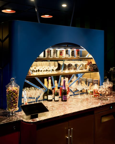 Lobby lounge