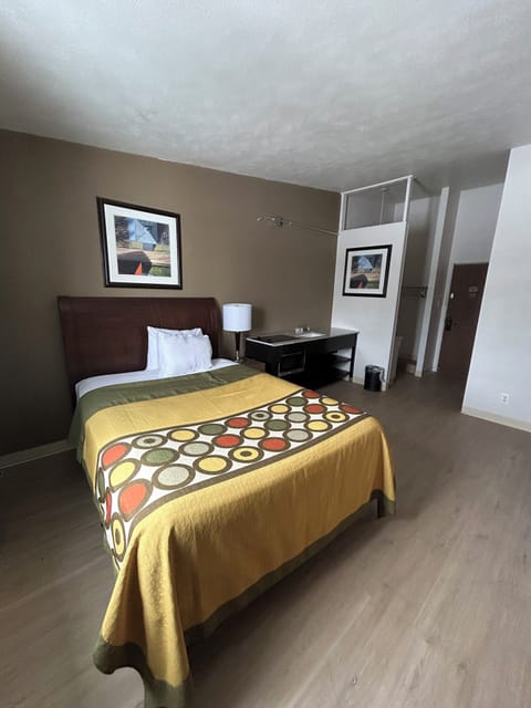 Standard Single Room, 1 Queen Bed, Non Smoking | Individually decorated, individually furnished, desk, free WiFi