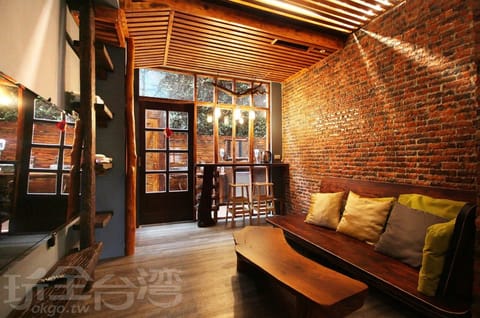 Comfort Shared Dormitory, 2 Twin Beds | Living area