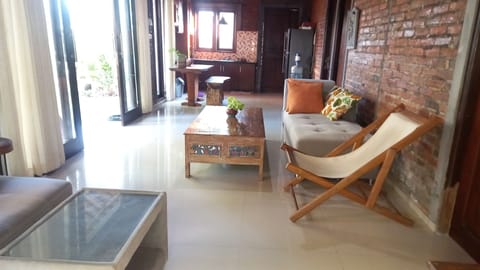 Standard Room | Bathroom | Shower, deep soaking tub, rainfall showerhead, hair dryer