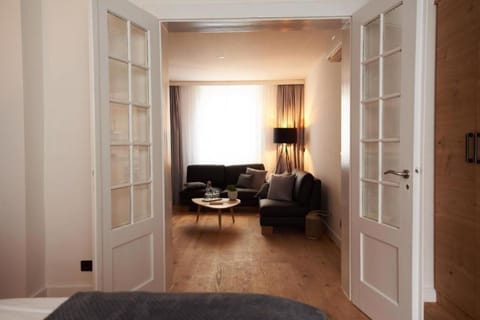 Apartment (large) | In-room safe, laptop workspace, blackout drapes, soundproofing