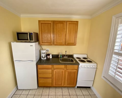 South Cottage, 2 Queen Beds, Ocean View | Private kitchen | Mini-fridge, microwave, coffee/tea maker, toaster