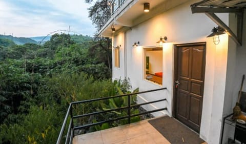 Tebing Bawah | 1 bedroom, desk, bed sheets