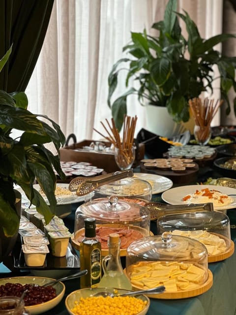 Daily buffet breakfast for a fee