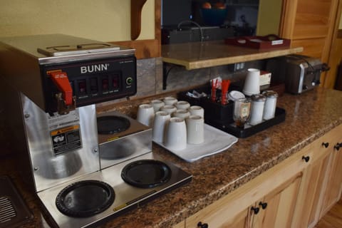 Fridge, coffee/tea maker