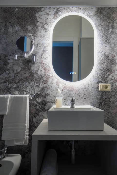 Matrimoniale Easy | Bathroom | Shower, eco-friendly toiletries, hair dryer, bidet