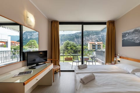 Economy Room, Mountain View | In-room safe, desk, blackout drapes, free WiFi