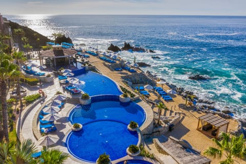 3 outdoor pools, free cabanas, pool umbrellas