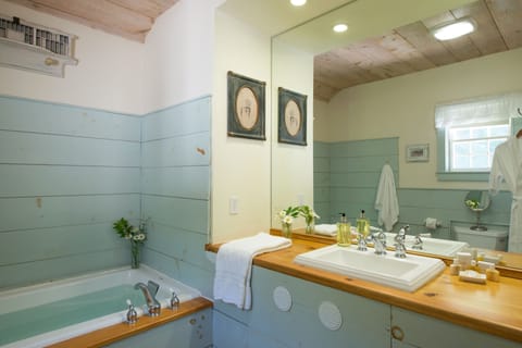 Loft Suite  | Bathroom | Designer toiletries, hair dryer, towels, soap